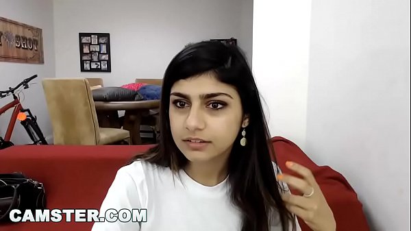 CAMSTER – Mia Khalifa’s Webcam Turns On Before She’s Ready