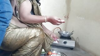 Morning Me Maid Ko Khana Banate Time Doggystyle Me Choda